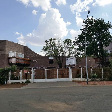 Hotel Like A Rock Bloemfontein Esterno foto